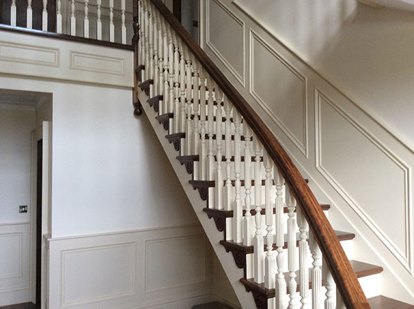 Moulding lifestyle wide room view